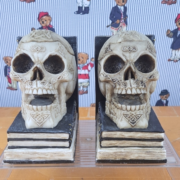 Bellaa Home Decor Other - Bellaa decorative skulls small storage Celtic knot design resin bookends